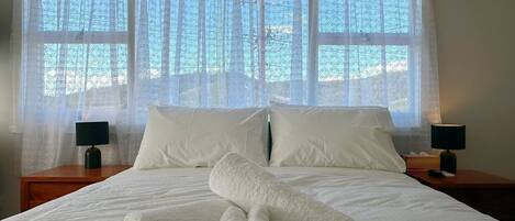 4 Schlafzimmer, Schreibtisch, Bügeleisen/Bügelbrett, Reisekinderbett