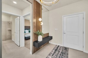 5 bedrooms, iron/ironing board, WiFi, bed sheets
