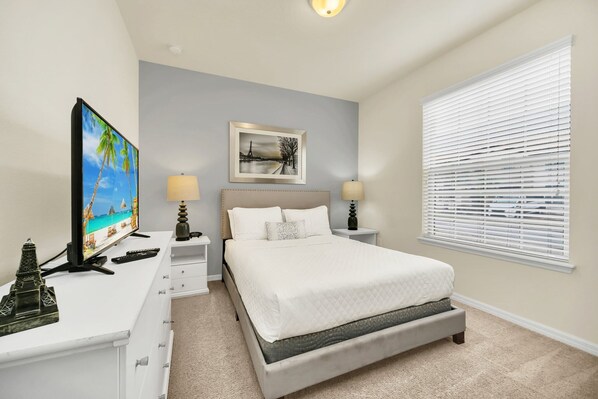 5 bedrooms, iron/ironing board, WiFi, bed sheets - Lake View! Big Screen! Resort 6 mi 2 Disney-8866 (Kissimmee)