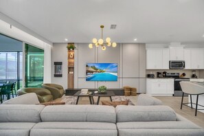 Televisión y oficina 