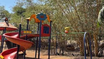 Children’s play area – outdoor