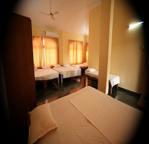 Chambre familiale | Accès au Wi-Fi (inclus), literie fournie