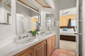 Shower, hair dryer, towels, shampoo - Encinitas Retreat, Private Pool and Spa, Short Drive to Beach (Encinitas)