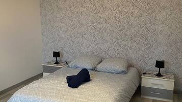 4 bedrooms, iron/ironing board, travel cot, WiFi