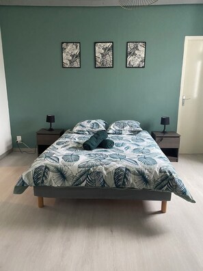 4 chambres, fer et planche à repasser, lit parapluie, Wi-Fi