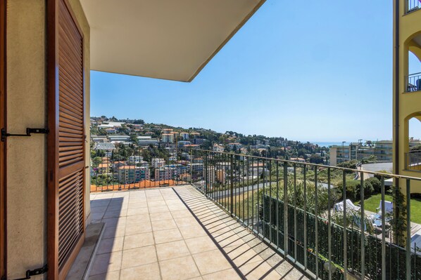 Basic Apartment, Balcony, Sea View | Balcony