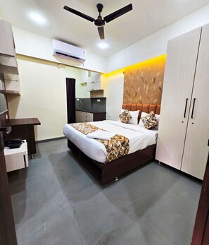 Kamar Double Deluks, pemandangan kota | Meja kerja, ruang kerja ramah laptop, dan Wi-Fi gratis