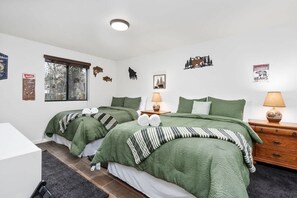 5 bedrooms, WiFi, bed sheets - Kokanee Hideaway | 5BR w/ Epic Game Room (Shaver Lake)