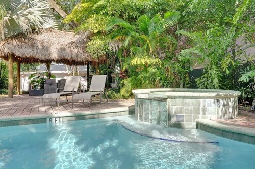 Palm Tropical Oasis Studio with Pool