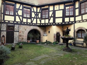Exterior - Romantic double room in a historic castle (Nürnberg)