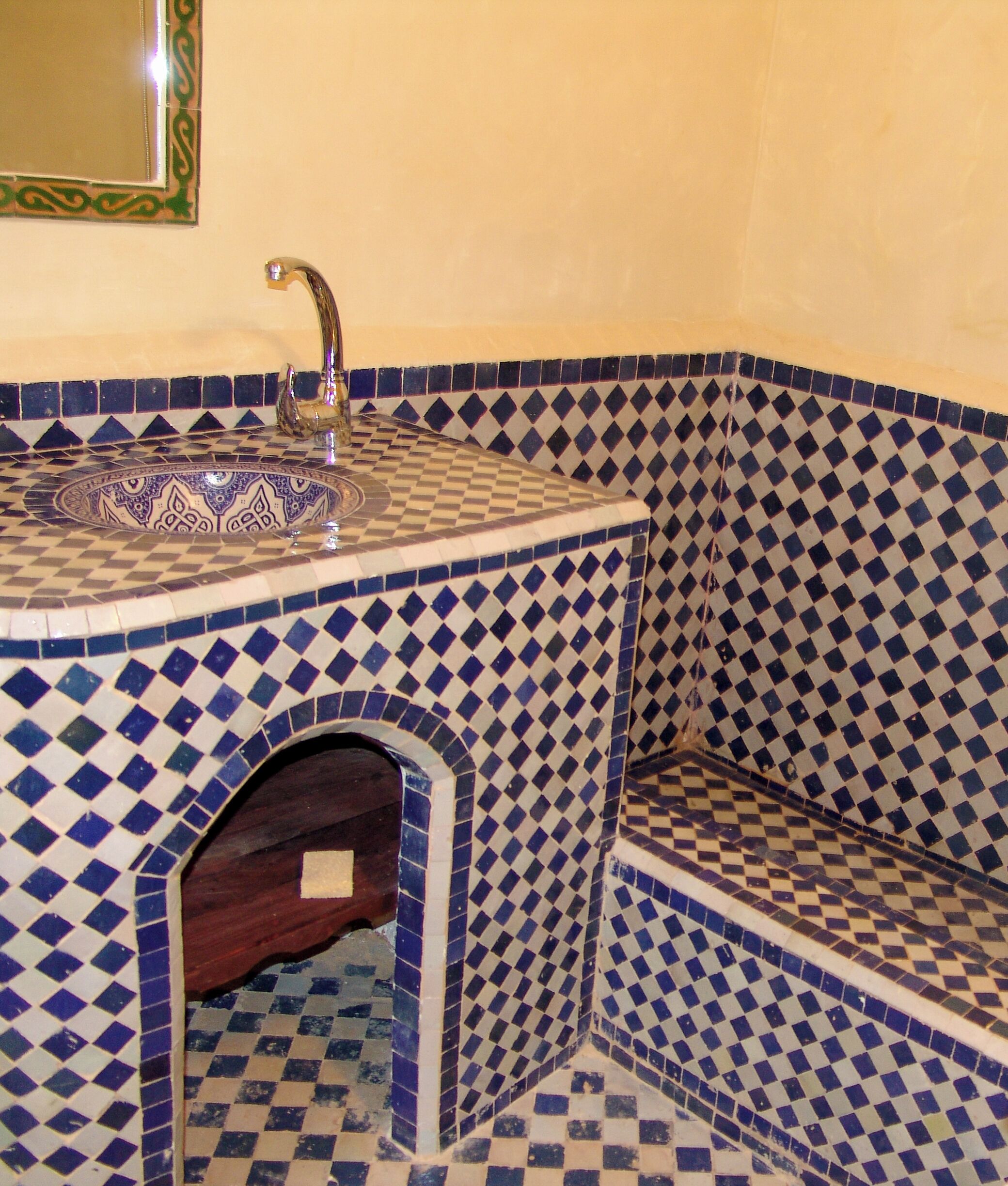 Pyyhkeet, saippua, vessapaperi