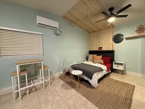 1 bedroom, iron/ironing board, WiFi, bed sheets - Cozy studio in enjoyable Las Vegas with WiFi and AC (Las Vegas)