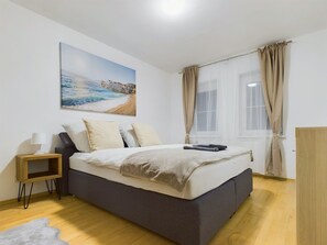 5 bedrooms, desk, iron/ironing board, WiFi - Idyllic vacation home in Parndorf (Parndorf)