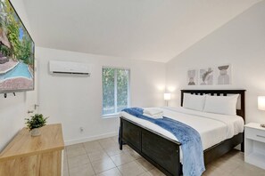 1 bedroom, desk, WiFi