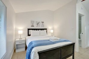 1 bedroom, WiFi - Bougainvillea Tropical Oasis Studio with Pool (Fort Lauderdale)
