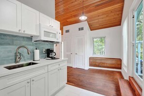 Cookware/dishes/utensils