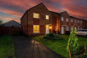 Exterior - Coop Arena & Etihad - Free Parking - Pool Table (Greater Manchester)