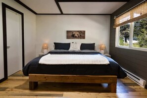 3 bedrooms, iron/ironing board, travel cot, Internet - Glacier Montana Retreat with Hot Tub! (Columbia Falls)