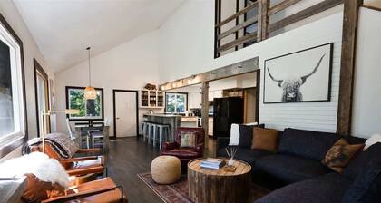 Glacier Montana Retreat with Hot Tub!