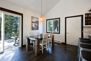 Dining - Glacier Montana Retreat with Hot Tub! (Columbia Falls)