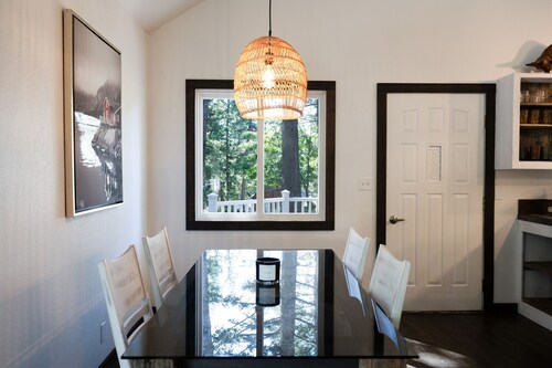 Glacier Montana Retreat with Hot Tub!