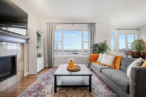 TV, fireplace, offices