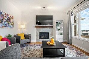 Téléviseur, foyer, bureau