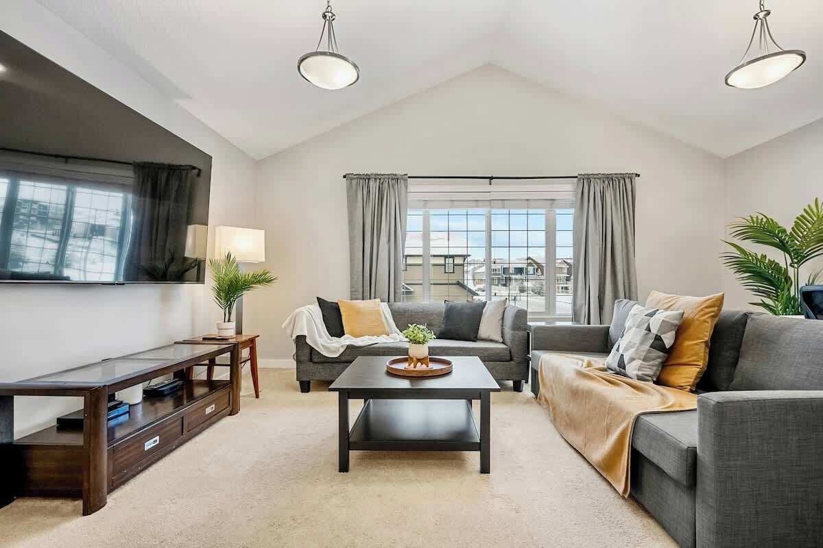 TV, fireplace, offices