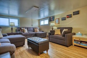 Smart TV - LOOK!  Spacious Home in the Heart of Hilo - Bonus Rec Room! (Hilo)