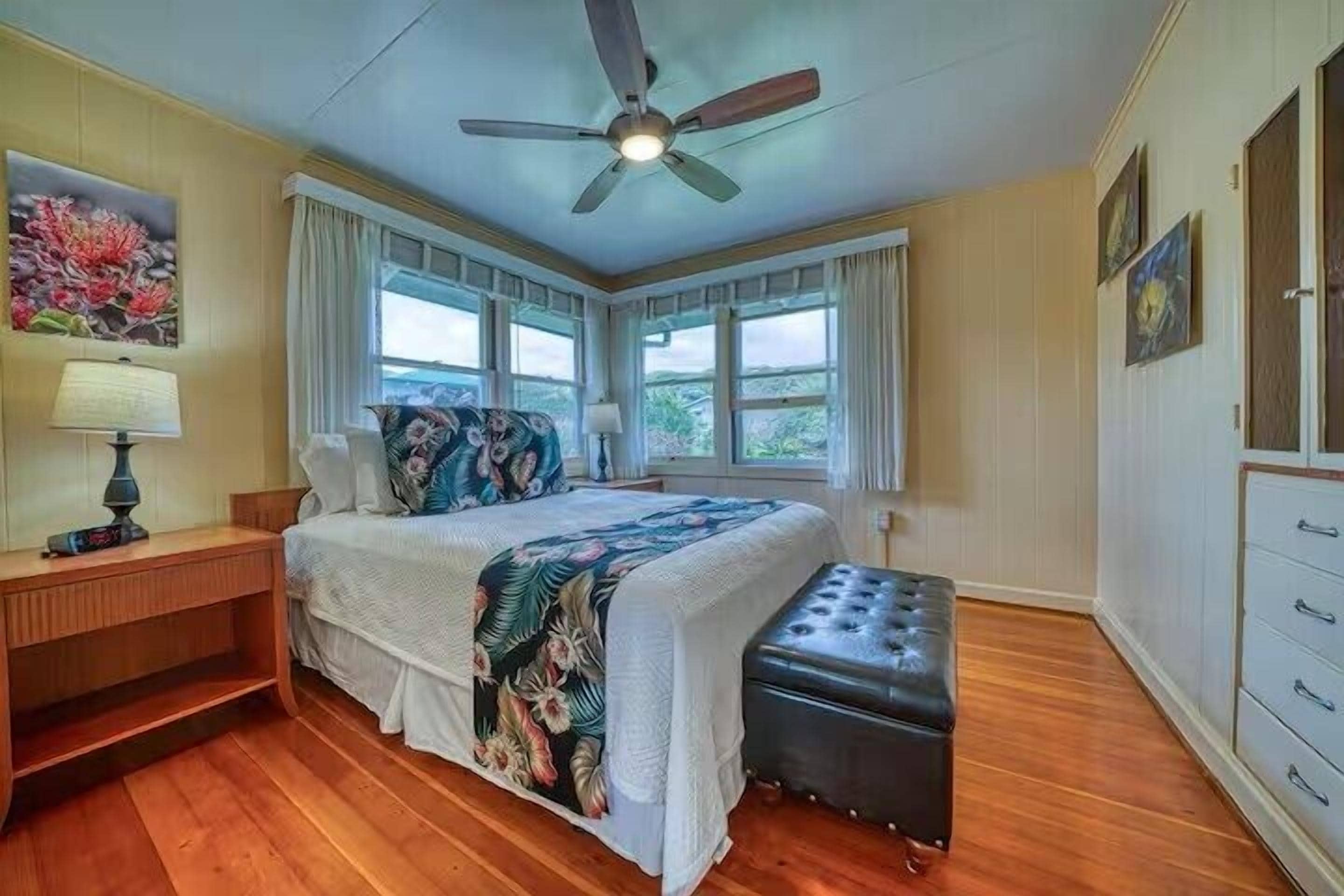 4 bedrooms, iron/ironing board, free WiFi, bed sheets