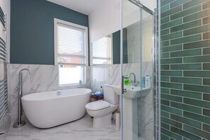 Douche, sèche-cheveux