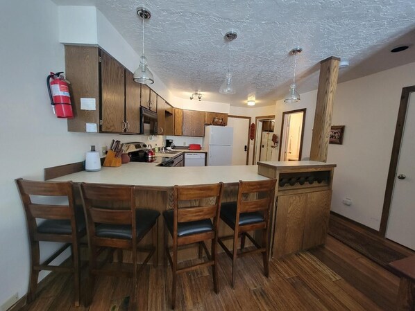 Fridge, microwave, stovetop, dishwasher