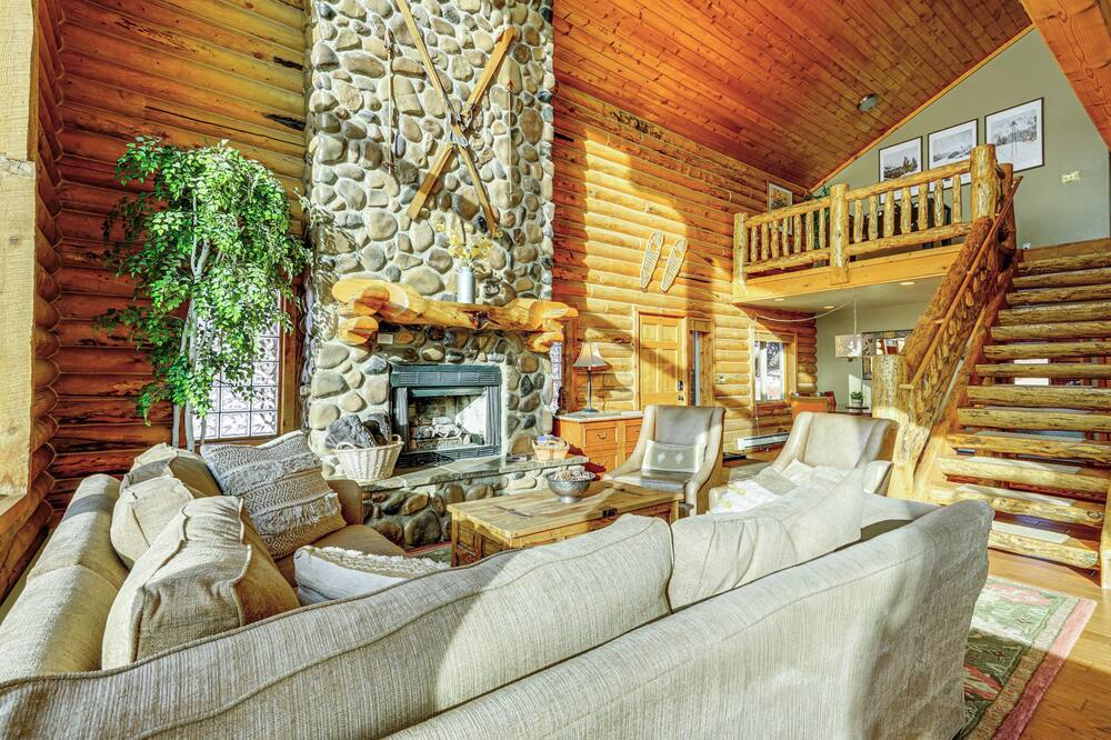 10 Mi to Deer Valley: Mtn-view Gem w/ Game Room - Wanship, UT