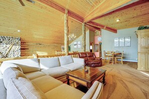 House (5 Bedrooms) | Interior