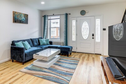 6 Mi to Eagles Games: Stylish Philly Townhome!