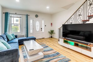 Apartment (3 Bedrooms) | Front of property - 6 Mi to Eagles Games: Stylish Philly Townhome! (Philadelphia)