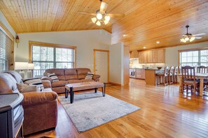 House (3 Bedrooms) | Interior