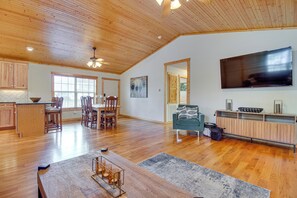 House (3 Bedrooms) | Interior