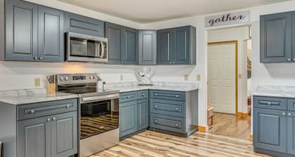 17 Mi to Brookville Lake: Home w/ In-unit Laundry