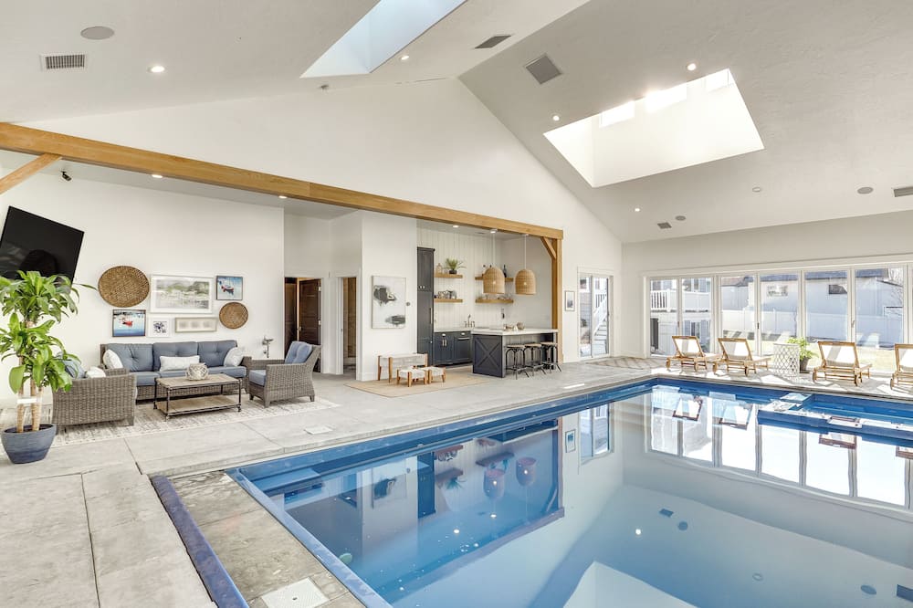 Private Pool & Hot Tub: Luxe Unit Near UTA Train! - Eagle Mountain, UT