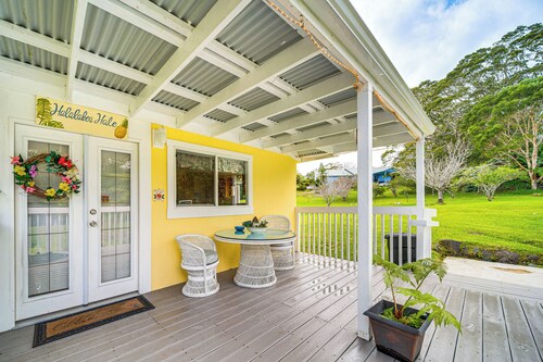 7 Mi to Volcanoes NP: Serene Cottage w/ Deck!