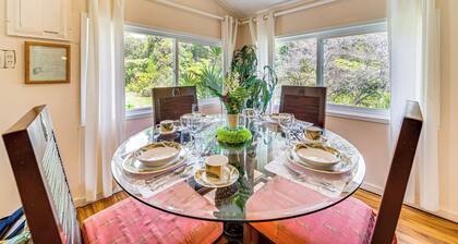 7 Mi to Volcanoes NP: Serene Cottage w/ Deck!