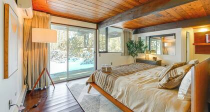 Trail Access On-site: Gorgeous MCM Deck House!