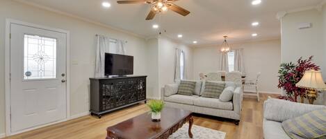 House (3 Bedrooms) | Interior