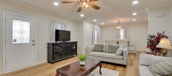Walking Distance to Casino: Home in Westlake!
