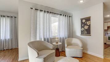 House (2 Bedrooms) | Interior