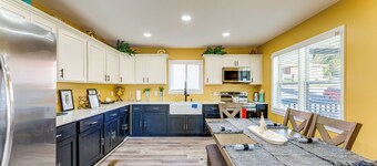 Walk Downtown: Charming Rome Abode w/ Yard!