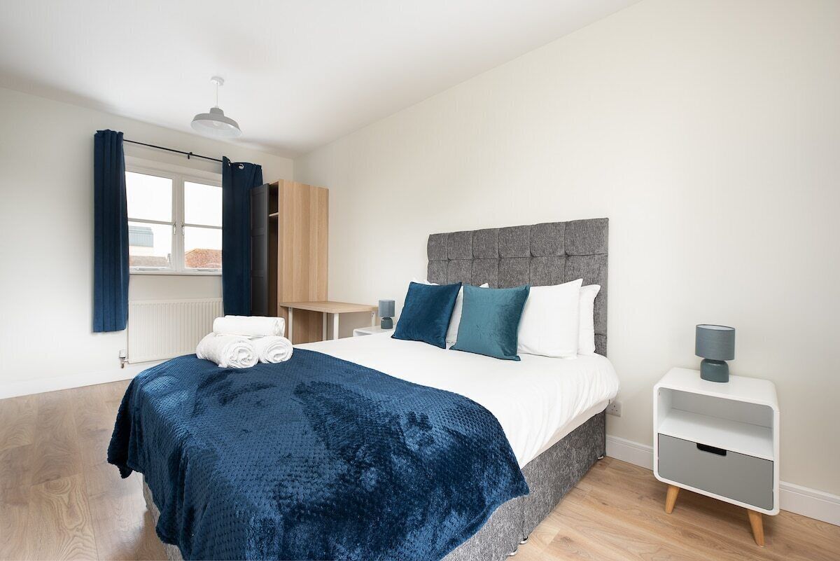 Deluxe-Apartment, Stadtblick | 2 Schlafzimmer, Schreibtisch, laptopgeeigneter Arbeitsplatz