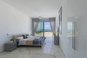 5 bedrooms, iron/ironing board, WiFi, bed sheets