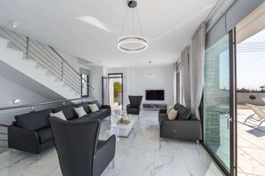 Interior - 5-Bedroom Villa with Pool & Sea View - Coral Bay (Paphos)